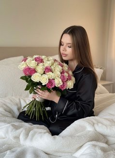 Lina18y, Sexy Teen - puta in Dubai Photo 11 of 13