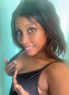 Linah - escort in Hyderabad Photo 1 of 4