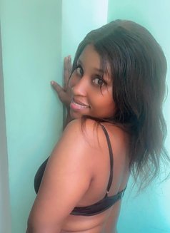 Linah - escort in Hyderabad Photo 2 of 4