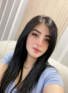 Linares - masseuse in Berlin Photo 1 of 6