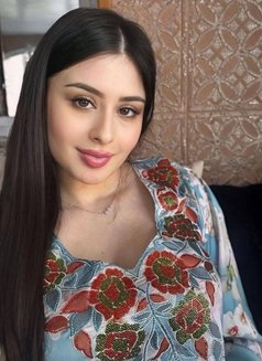 Linares - masseuse in Berlin Photo 2 of 6