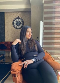 Linda Arab Full Services - puta in İstanbul Photo 1 of 1