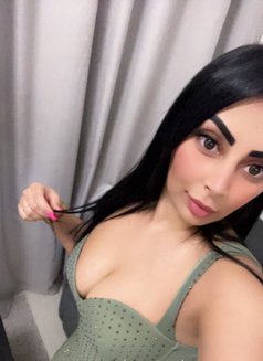 Linda - puta in Beirut Photo 4 of 5