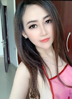 Linda - escort in Al Manama Photo 2 of 6