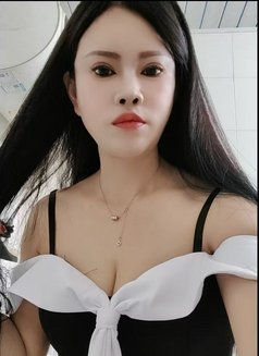 Linda - escort in Okinawa Island Photo 7 of 9