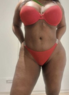 Linda - escort in Brussels Photo 1 of 8