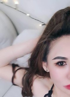 Linda - escort in Doha Photo 2 of 4