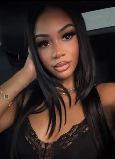 LINDA, NEW ARRIVALS IN THE CITY - puta in Kathmandu Photo 1 of 3