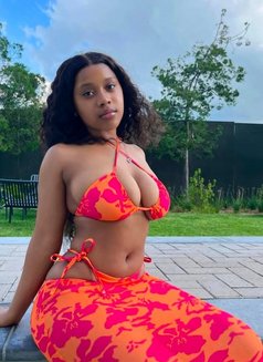 LINDA - puta in Ahmedabad Photo 5 of 5