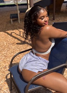 Linda - escort in Chandigarh Photo 4 of 6