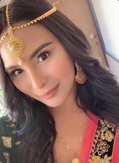 Linda - escort in Jeddah Photo 1 of 6