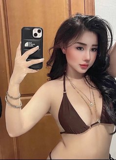 Linda - escort in Al Juffair Photo 4 of 7