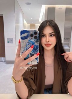 Linda - escort in Al Manama Photo 4 of 9