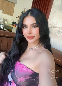 Linda - escort in Al Manama Photo 5 of 9