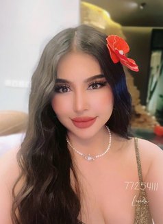 Linda - escort in Al Manama Photo 6 of 9