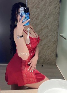 Linda - escort in Al Manama Photo 7 of 9