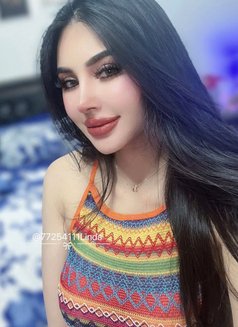 Linda - escort in Al Manama Photo 8 of 9