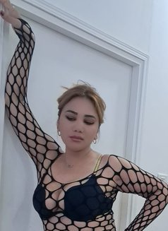 Linda - escort in Muscat Photo 1 of 8