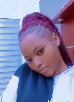 Linda - puta in Al Manama Photo 1 of 7