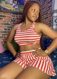 Linda - puta in Al Manama Photo 7 of 7