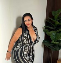 Linda Complete with massage table. - puta in Riyadh Photo 6 of 9