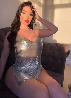 Linda - puta in Al Juffair Photo 1 of 3