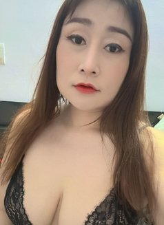 Linda - escort in Gurgaon Photo 6 of 7