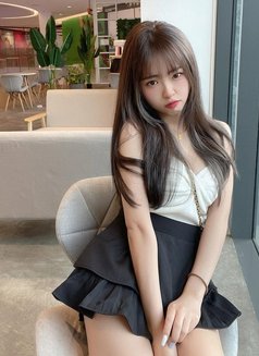 Linda - puta in Jakarta Photo 2 of 4