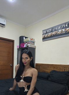 Linda - Transsexual escort in Hong Kong Photo 7 of 13