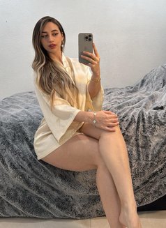 Linda - escort in Doha Photo 4 of 4