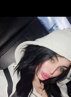 Linda - puta in Beirut Photo 5 of 5