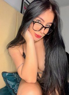 Linda - escort in Muscat Photo 5 of 6