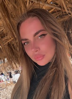 Linda Rus - escort in Beirut Photo 2 of 5