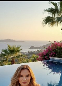 Linda - escort in Abu Dhabi Photo 3 of 3