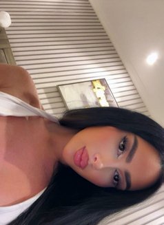 Linda - escort in Doha Photo 4 of 12