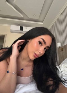 Linda - escort in Doha Photo 7 of 12