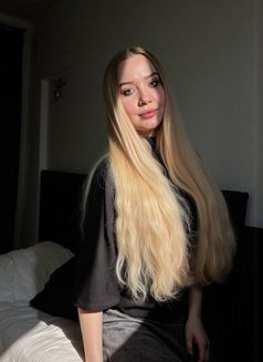 Linda - puta in Dubai Photo 5 of 8