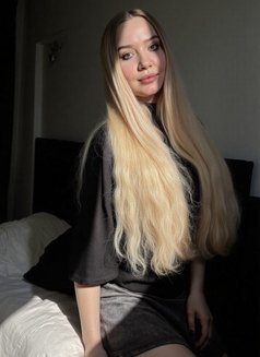 Linda - puta in Dubai Photo 7 of 8