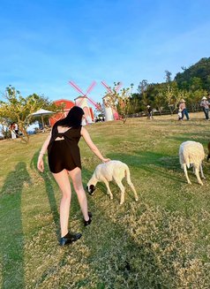 Linda - Masajista in Muscat Photo 2 of 3