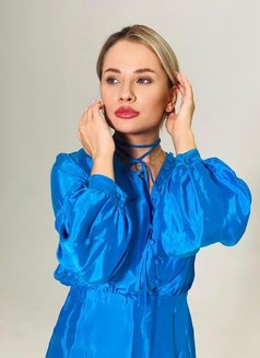 Linda - escort in Phuket Photo 6 of 11