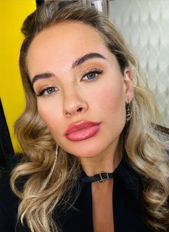 Linda - escort in Phuket Photo 7 of 11