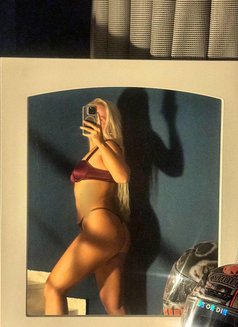 Linda - escort in Phuket Photo 10 of 11