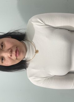 Linda - escort in Riyadh Photo 1 of 2