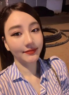 Linda - puta in Muscat Photo 4 of 12