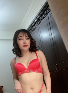 Linda - puta in Muscat Photo 9 of 12