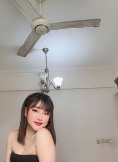 Linda - puta in Muscat Photo 10 of 12