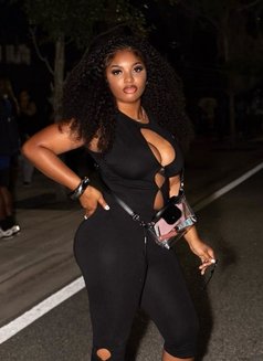 Linda - escort in Muscat Photo 3 of 4