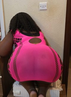 Linda - escort in Jeddah Photo 5 of 13