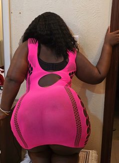 Linda - escort in Jeddah Photo 9 of 13
