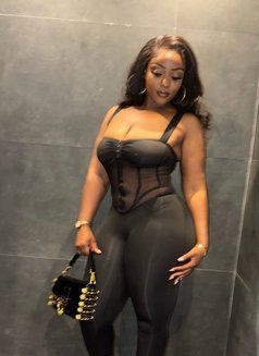 Linda - escort agency in Muscat Photo 2 of 4